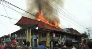 Si Jago Merah Lahap 6 Unit Rumah Warga Pedamaran