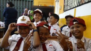 Ini Imbauan untuk Orang Tua yang Antar Anak di Hari Pertama Masuk Sekolah