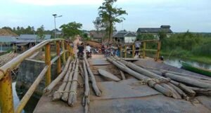 Jembatan Desa Talang Rimba Memperihatinkan