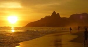 ‘Bakteri Super’ Cemari Air di Pantai Brasil