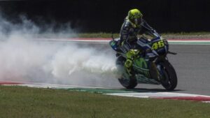 Rossi Gembira Start di Baris Depan