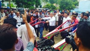 Pemkab OKI, Serahkan 335 unit Alat Mesin Pertanian dan 67 unit Pompa Air