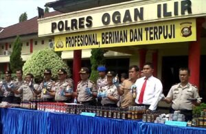 Polres OI Amankan Miras, Mercon dan Makanan Berbahaya