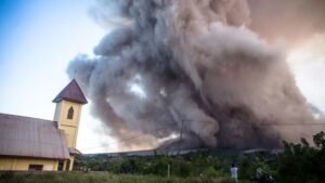 Tiga Orang Tewas Terkena Awan Panas Gunung Sinabung