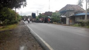 Pengaspalan Jalan Lintas Timur Ogan Ilir Dinilai Terburu-buru