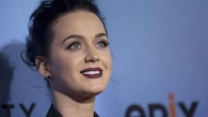 Jalan Katy Perry Tinggal di Bekas Biara pun Terbuka