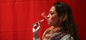 Jumlah Perokok Perempuan Bertambah di Inggris