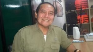 Yulizar Serahkan Bantuan Genset ke Masjid Kubro