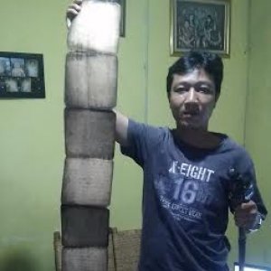 Pria Ini Simpan Benda Keramat Turun Temurun