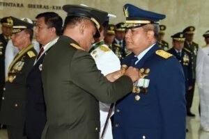 69 Perwira Tinggi TNI terima Tanda Kehormatan Negara