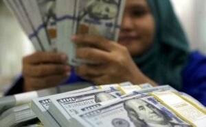 Akibat Serangan Teror, Rupiah Dekati Rp14.000 per Dolar