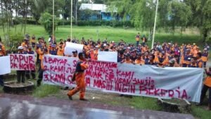 Tiga Bulan Tak Digaji, Ratusan Pekerja PT BBP Demo