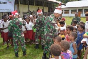 TNI Gelar Pengobatan Massal Hari Natal di Papua