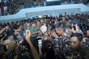 Panglima TNI Jenderal TNI Gatot Nurmantyo Menyalami 3500 anggota FKPPI