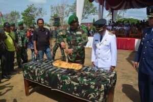 Masyarakat Mesuji Serahkan Senjata Api Ilegal kepada Aparat TNI