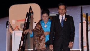 Jokowi Tiba di Kuala Lumpur, Siap Bicara Isu Perdamaian Dunia di KTT ASEAN