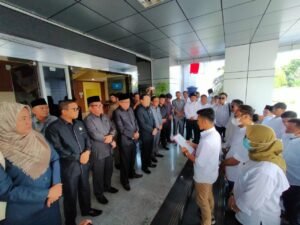 Puluhan Ormas Geruduk Kantor DPRD Muara Enim. Ini Tujuannya!!