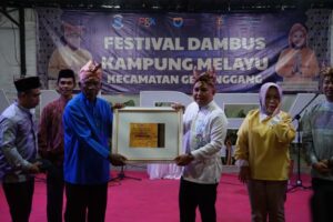 Wali Kota Molen Buka Festival Dambus Kampung Melayu