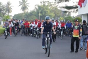 Gowes Hingga Makan Kerupuk Bersama Pj Bupati Semarakkan Peringatan HUT RI di Muba