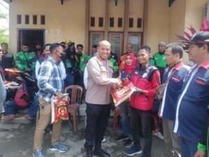Batal Gelar Aksi, Asosiasi Driver Online Terima Bantuan Beras