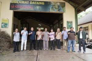 Pansus DPRD Babel Tinjau Pabrik Minyak Kayu Putih