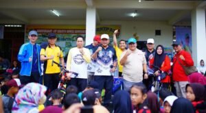 Diguyur Hujan, Masyarakat Muba Antusias Ikuti Senam Sehat Bersama