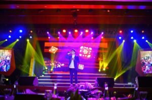 Malam Grand Final Kuyung Kupek, Ribuan Masyarakat Nyanyi bareng Stevan Pasaribu