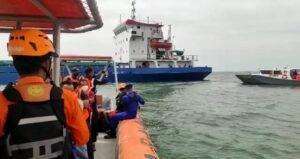 Cerita Kasat Polairud saat Evakuasi 17 ABK Laka Laut di Perairan Amelia