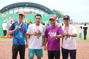 Apriyadi Serahkan Piala Kejurda Sepak Bola Bupati Cup 2022