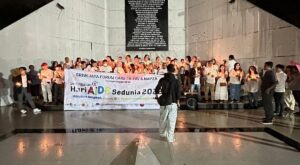 Peringati Hari AIDS, SFC Aksi 1.000 Lilin di Monpera