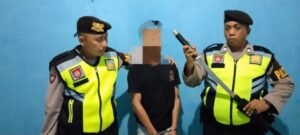 Remaja 17 Tahun Asal Lahat Kibaskan Samurai di Keramaian