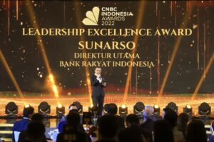 Dirut BRI Sunarso Kembali Raih Penghargaan Leadership Excellence Award