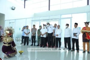 Ridwan Sambut Kedatangan KSP Moeldoko di Bandara Depati Amir