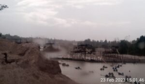 Belasan Ponton Rajuk Gasak Lahan Eks PT Koba Tin