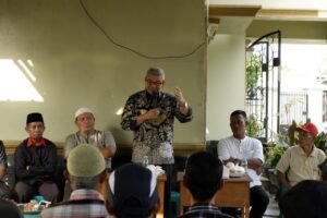 Ketua DPRD PALI Beri Bantuan Tenda dan Kursi ke Pakem Tempirai