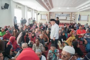 Molen Sebut Lurah dan Camat Garda Terdepan dalam Melayani Masyarakat