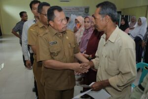 Pemerintah Kabupaten Asahan Serahkan Buku Tabungan Pinjaman Bergulir