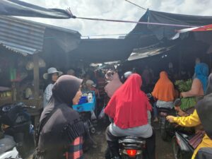 Jelang Ramadhan Pasar Tradisional Megang Sakti Musi Rawas Diserbu Warga