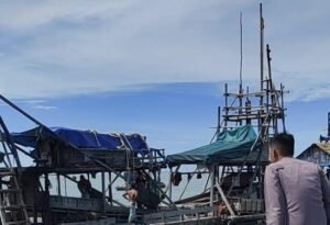 Membandel, Satpolairud Amankan 20 Ponton Ilegal di Perairan Tembelok