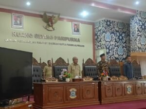 Molen Sampaikan Dua Raperda dalam Rapat Paripurna di DPRD Pangkalpinang